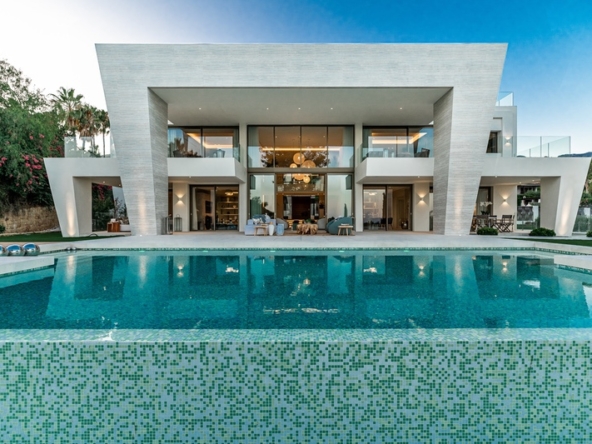 Villa en venta en Sierra Blanca, Marbella
